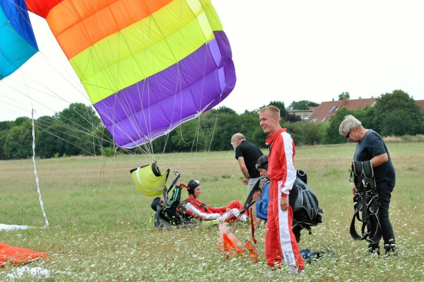 Sprung über den Tellerrand: Segelflieger bei Fallschirmspringern Walldorf