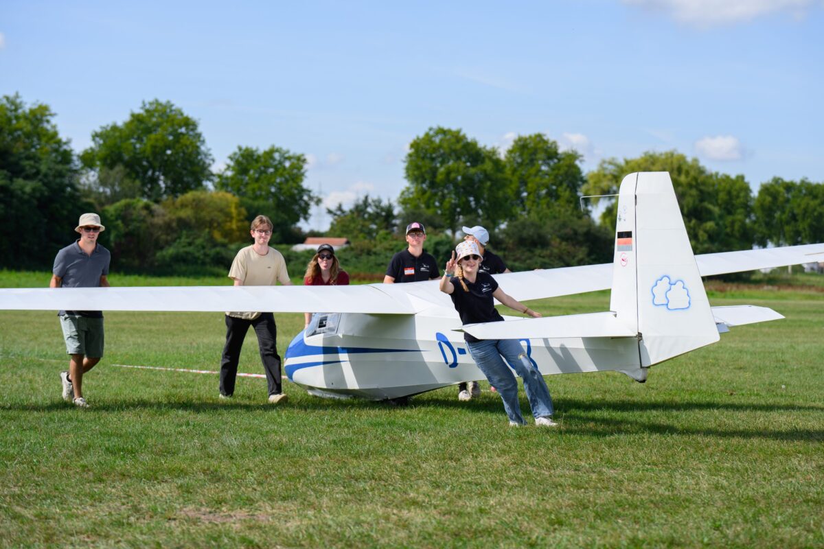 Jugendvergeichsfliegen: Fliegen, Freunde, Feierlaune