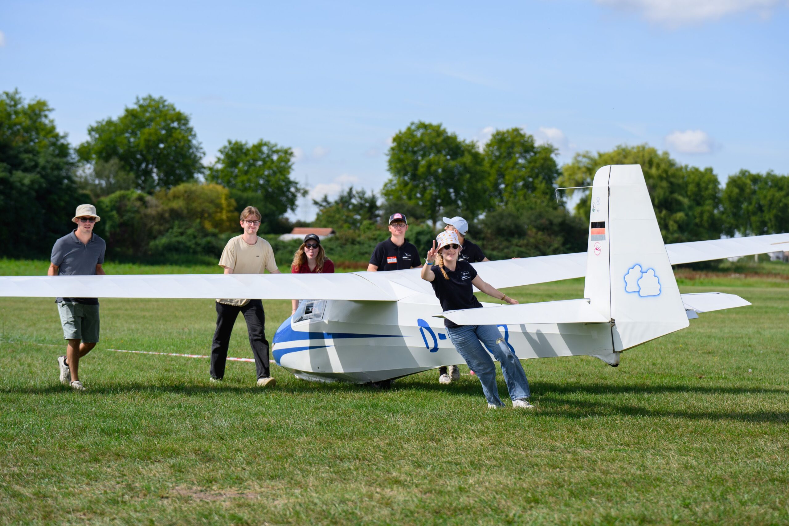 Jugendvergeichsfliegen: Fliegen, Freunde, Feierlaune